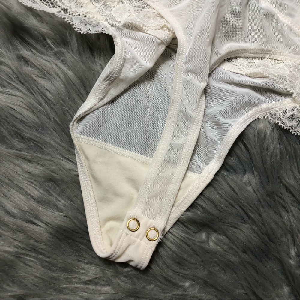 Abercrombie & Fitch ivory cream lace thong sheer bodysuit size large - Picture 10 of 12